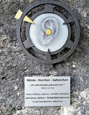 Nahaufnahme von einer der Stationen. Jede ist ergänzt mit einem Zitat und Impuls.
