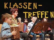 Kleine und grosse Akkordeonspieler zeigten ihr Können. (Bild: Oliver Schneider)