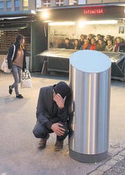 St. Gallen - Mensch Theateraufführung theater Konstellationen in einem Markthäuschen Markplatz (Bild: (Ralph Ribi))