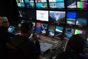 Trotz zwei Medaillen für die Schweizer Skifahrerinnen arbeiten die Fernsehproduzenten konzentriert und neutral. (Bild: PD)