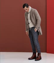 Das kommt: SCHUHKLASSIKER. Boots und klassische Schuhmodelle wie Schnürer, Monks, Brogue- oder Budapester-Modelle, oft mit klassischer Lyra-Lochung und etwas betonteren, markanteren Sohlen, lenken den Blick auf die Schuhe. Diese klassischen Schuhmodelle sind Eyecatcher in der städtisch inspirierten Männermode, aber auch für Freizeit-Looks ein echtes Modethema. (Bild: Bugatti)