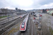 Rund um den Bahnhof St.Fiden soll ein neuer Stadtteil entstehen. (Bild: Urs Bucher)
