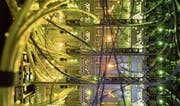 Blick in den Server-Raum einer Zürcher Firma: Wie sicher sind die Daten gespeichert? (Bild: Gaetan Bally/Keystone (4. Juli 2017))
