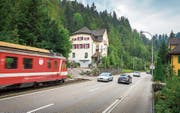 Auf der Teufenerstrasse soll mittels einer Pförtneranlage der Verkehr dosiert werden. (Bild: Urs Bucher)