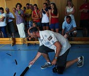 Häggenschwil - Teenager Daniel Huwiler und Jonas Oswald stellen in Häggenschwil einen Domino Weltrekord mit 40000 Steinen auf (Bild: (Ralph Ribi))
