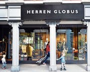 Ob Herren Globus oder Schild: Künftig heissen alle Läden Globus. Die Potenziale der rund 80 Standorte werden nun evaluiert. (Bild: Walter Bieri/KEY)