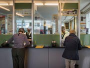 Eine Ära geht zu Ende: Am Mittwoch öffnete die Post Mörschwil zum letzten Mal für ihre Kunden. (Bild: Benjamin Manser)