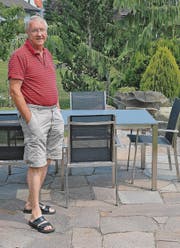 Wegen des Geruchs ist Werner Engler am Freitag die Lust vergangen, seinen Gartensitzplatz zu geniessen. (Bild: Kurt Latzer)
