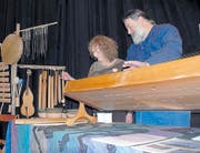 Margaret Wiedenhofer und Andreas Kleindienst, Gastgeber der Gesundheitsmesse in Wattwil, verbinden Klang und Therapie.