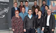 Sie stehen vor dem Kinotheater und hinter der dritten Auflage von «Blues im Madlen»: hinten von links: Daniel Eichenberger (Amag Retail), Robert Pulfer (OK-Mitglied), Enrique Rubio (Amag Retail), Christian Fiechter, Christian Häle (Sonnenbau AG); vorne von links: Denise Zellweger und Pascal Zäch (OK-Mitglieder), Vincenzo Ornamento (Gravag AG), Judith Spirig (Sonnenbau AG), Doris Büchel ( Mobiliar Versicherungen), Sabina Saggioro (Rheintaler Kulturstiftung) und Norbert Büchel (Mobiliar Versicherungen). (Bild: Monika von der Linden)