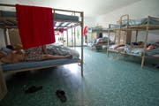 Das Staatssekretariat für Migration (SEM) klärt derzeit, ob im Empfangs- und Verfahrenszentrum in Altstätten gegen interne Weisungen verstossen wurde. (Bild: Ralph Ribi)