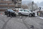 An diesen beiden Fahrzeugen gibt es nichts mehr zu reparieren. (Bild: Kapo SG)
