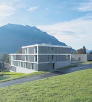Überbauung mit sieben Wohnungen einer privaten Familienstiftung in Mauren FL. (Bild: Bruno Klomfar)