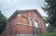 Die Initianten möchten die Reithalle für die Kultur umnutzen. Trotz eines Formfehlers der Stadt wollen sie die Abstimmung nicht verschieben. (Bild: Michel Canonica)