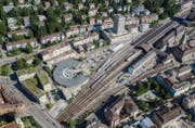 Bei der Entwicklung des Areals Hauptbahnhof Nord geht es um die Häuserzeile zwischen der Lokremise und der Fachhochschule. Aber nicht nur. (Bild: Reto Martin/Archiv)