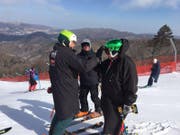 Trotz kalten Temperaturen und eisigem Wind ist Regisseur Beni Giger immer wieder auf der Piste. (Bild: PD)