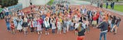 Die Kinder singen das «Wiesenau–Lied». Am Freitag ist es ist die Hymne der WM, der Wiesenau-Meisterschaft. (Bilder: Monika von der Linden)