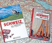 Die Bücher der Goldacher Wolf Buchinger und Renato Kaiser zum Thema Schweiz und Deutsche. (Bild: Fritz Bichsel)