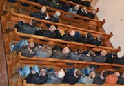 148 Stimmberechtigte wohnten am Freitagabend in der katholischen Kirche in Kirchberg der Bürgerversammlung bei. Sowohl die Jahresrechnung 2017 als auch das Budget 2018 wurden ohne Diskussionen abgesegnet. (Bilder: Beat Lanzendorfer)
