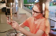Mit der guten Auftragslage und einer Wochenarbeitszeit von 44 Stunden konnte die SFS einen Teil der Währungsverluste auffangen. (Bild: pd)