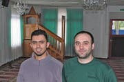 Streng muslimisch zu leben kommt für Mevludin Ademi (links) und Muamed Ebibi nicht in Frage. (Bilder: Gert Bruderer)