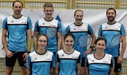 Team zwei verpasste den Ligaerhalt nur knapp: (hinten v. l.) Mischa Thurnherr, Stefan Rech, Oliver Lei und André Lei, (vorne v. l.) Anna-Lena Grünzinger, Nina Eggenberger und Karin Heinzelmann. (Bild: pd)