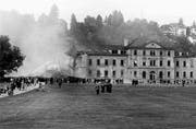 Im Herbst 1980 wurde die Kaserne und das östlich daneben stehende Zeughausmagazin abgebrochen. Die Aktion zog viele Schaulustige an. (Bilder: Archiv Regina Kühne)