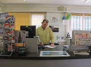 Der Thaler Gemeinderatskandidat Felix Bischofberger führt die Postagentur in Altenrhein. (Bild: Franca Hess)
