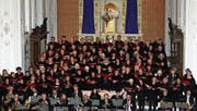 Der Oratorienchor Kreuzlingen und die Basler Münsterkantorei singen in der Kirche St. Stefan. (Bild: Christof Lampart)