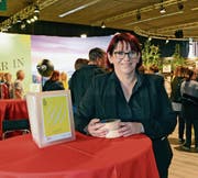 Lydia Fässler macht unterwegs zum Apéro der Alpkäseprämierung im Restaurant Rosso Halt. (Bild: KER)