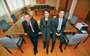 Die drei Berufsrichter am Bezirksgericht treten wieder an: Präsident Urs Haubensak (FDP), Ruth Faller Graf (SP) und Thomas Pleuler (CVP). (Bild: Reto Martin)