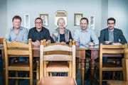 Urs Giezendanner, FDP, Peter Dransfeld, SP, Fanny Herzog, FDP, Thomas Ribi, SVP, und Benjamin Kasper, SVP, bestimmen mit, wer einst auf dem Stuhl des Gemeindepräsidenten Platz nehmen darf. (Bild: Andrea Stalder)