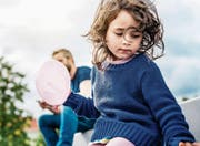 Unbehagen in der Kindheit: «Sind meine Eltern wirklich Papa und Mama?» (Bild: Getty Images)