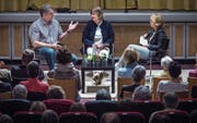 Radio-Talk im Romanshorner Kino Roxy mit Ex-Kugelstoss-Champion Werner Günthör und Esther Widmer, Geschäftsleiterin der Stiftung Erbprozent, die Livesendung wird moderiert von Daniela Lager. (Bild: Reto Martin)