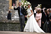 Pippa Middleton mit ihrem Mann James Matthews nach der Hochzeit in der St. Mark's Church in Englefield. (Bild: Keystone)