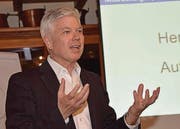Daniel Borner stellte den Mittelthurgauer Schreinern die Bildungsinitiative des Schreinermeisterverbandes vor. (Bild: pd/Patrick Ettlin)