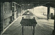 Blick auf die 170 Meter lange Seilerbahn mit fahrbarer Litzenmaschine in der Seilerei Wisiak. (Bild: H. Labhart (Rorschacher Monatschronik 1955))