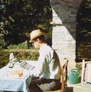 Sommer 1970: Hermann Burger arbeitet im Tessin an seinem «Lokalbericht». (Bild: Anne Marie Carrel)