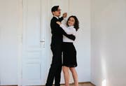 Das Frauenfelder Debütantenpaar Joscha Gersbacher und Andrina Strasser übt für seinen grossen Auftritt. (Bild: PD)