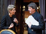 Harmonisches Duo: Karin Keller-Sutter und Paul Rechsteiner. (Bild: Anthony Anex/Keystone (Bern, 7. März 2018))