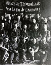Fritz Platten im Zentrum der Macht: 1919 beim Gründungskongress der Komintern, rechts neben dem in der Mitte sitzenden Lenin. (Bild: PD)