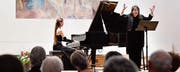 Mit Pianistin Andrea Wiesli und Schauspielerin Graziella Rossi sind absolute Profis am Werk. (Bild: Manuel Nagel)