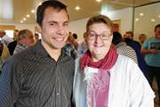 «Kuspo»-Präsident Andreas Eberle mit der abtretenden «Wecker»-Redaktorin Monika Wick. (Bild: Rudolf Steiner)