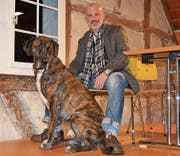 Maximilian Pisacane und Rico im Bodmanhaus. (Bild: Desirée Müller)