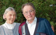 Greti und Hans Ueli Hohl sind seit 60 Jahren verheiratet. Sie blicken auf ein hochinteressantes Leben zurück. (Bild: Isabelle Kürsteiner)