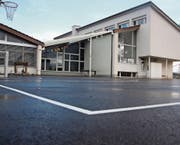 Auch auf dem Vorplatz der Primarschule Zuckenriet gab es Vandalismus. Künftig soll es hier Überwachungskameras haben. (Bild: Simon Dudle)