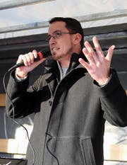 Ignaz Bearth im Rahmen einer Kundbegung von Pegida-Anhängern am Samstag, 21. Februar in Österreich. (Bild: Keystone)