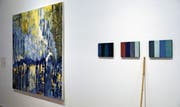 Blick in die Sammlungsausstellung «Neue Kollektion» samt Doppelmeter: Max Konrad Ammann «Hay’s Wharf», 1998; Bernhard Schiesser «(4x4) Mehr als die Summe der Teile», 2014 (Ausschnitt). (Bild: Dieter Langhart)