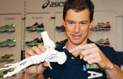 Weltmeister Daniel Hubmann zeigt, wo der Schuh drückt. (Bild: Urs Huwyler)
