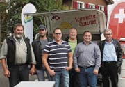 Die gewählten Behördenmitglieder und Roman Rauper, der SVP- Kandidat fürs Schulratspräsidium in Gams. (Bild: PD)